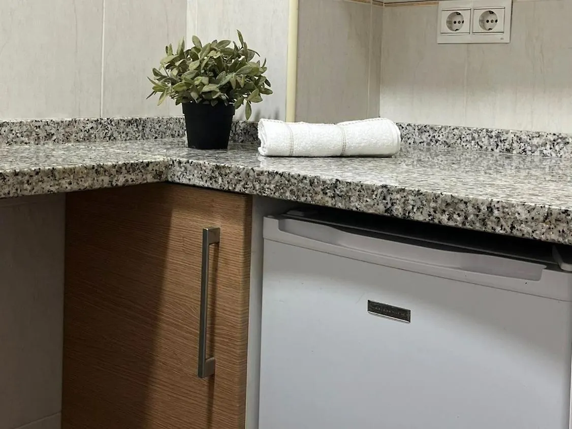 Estudio Leyda En Benalmádena 0*,